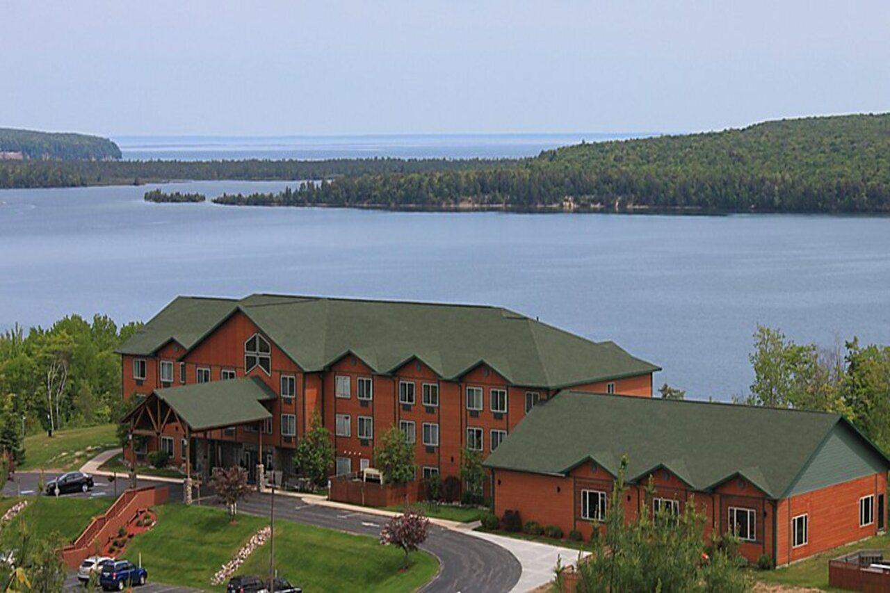 Holiday Inn Express Munising-Lakeview, An Ihg Hotel Ngoại thất bức ảnh