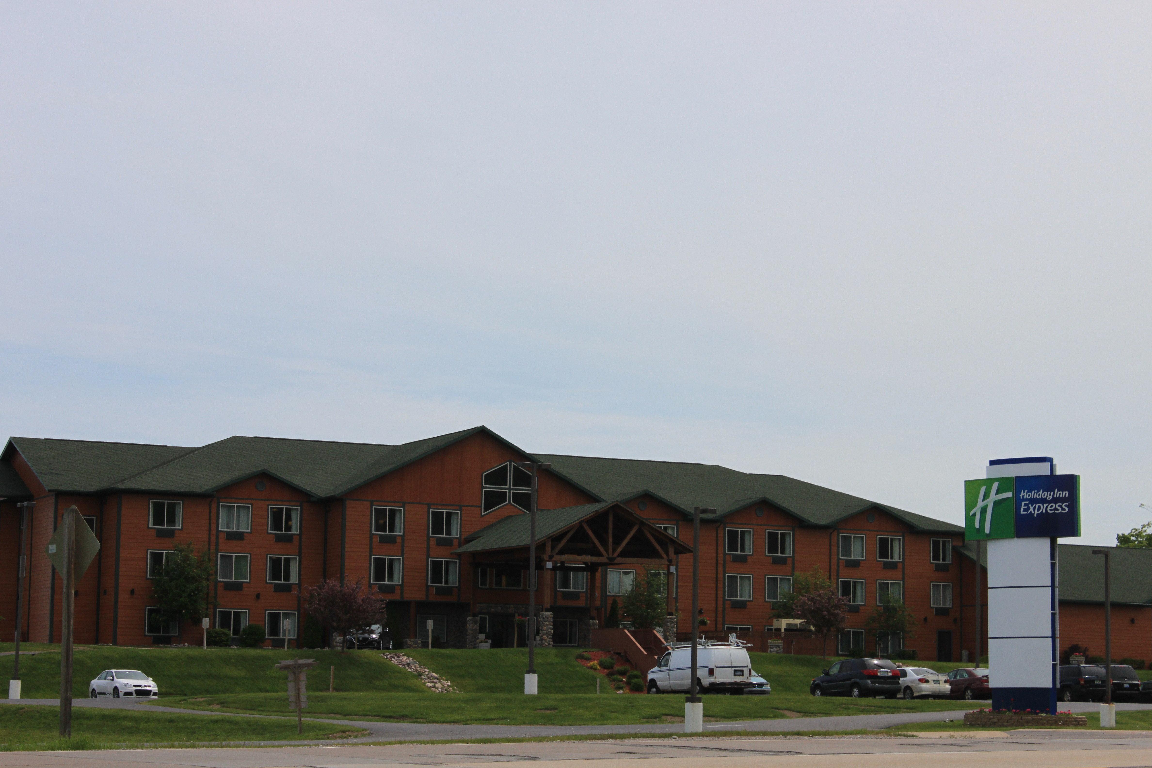 Holiday Inn Express Munising-Lakeview, An Ihg Hotel Ngoại thất bức ảnh