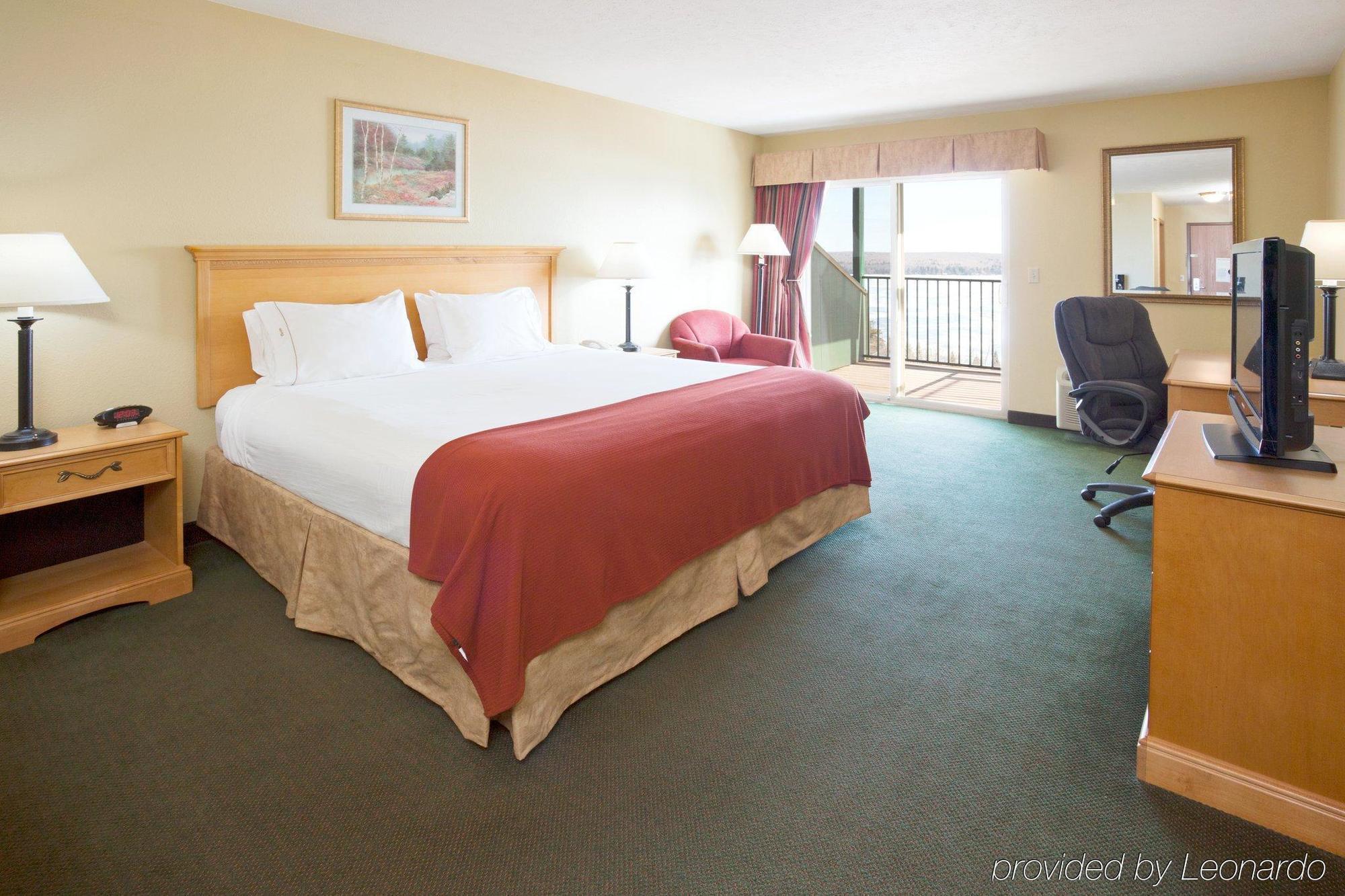 Holiday Inn Express Munising-Lakeview, An Ihg Hotel Phòng bức ảnh