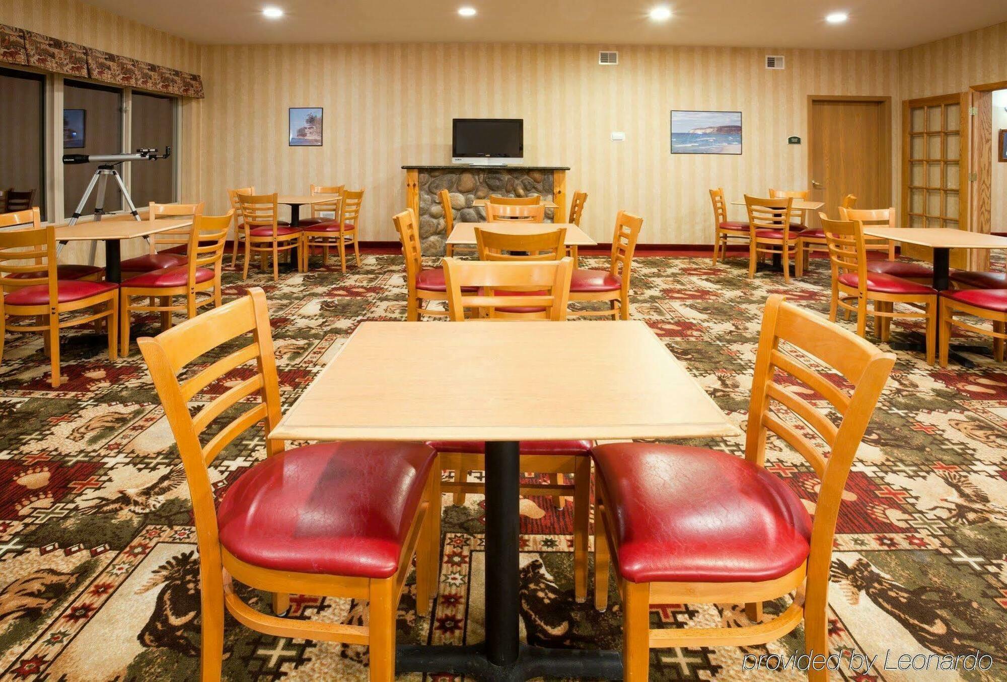 Holiday Inn Express Munising-Lakeview, An Ihg Hotel Ngoại thất bức ảnh