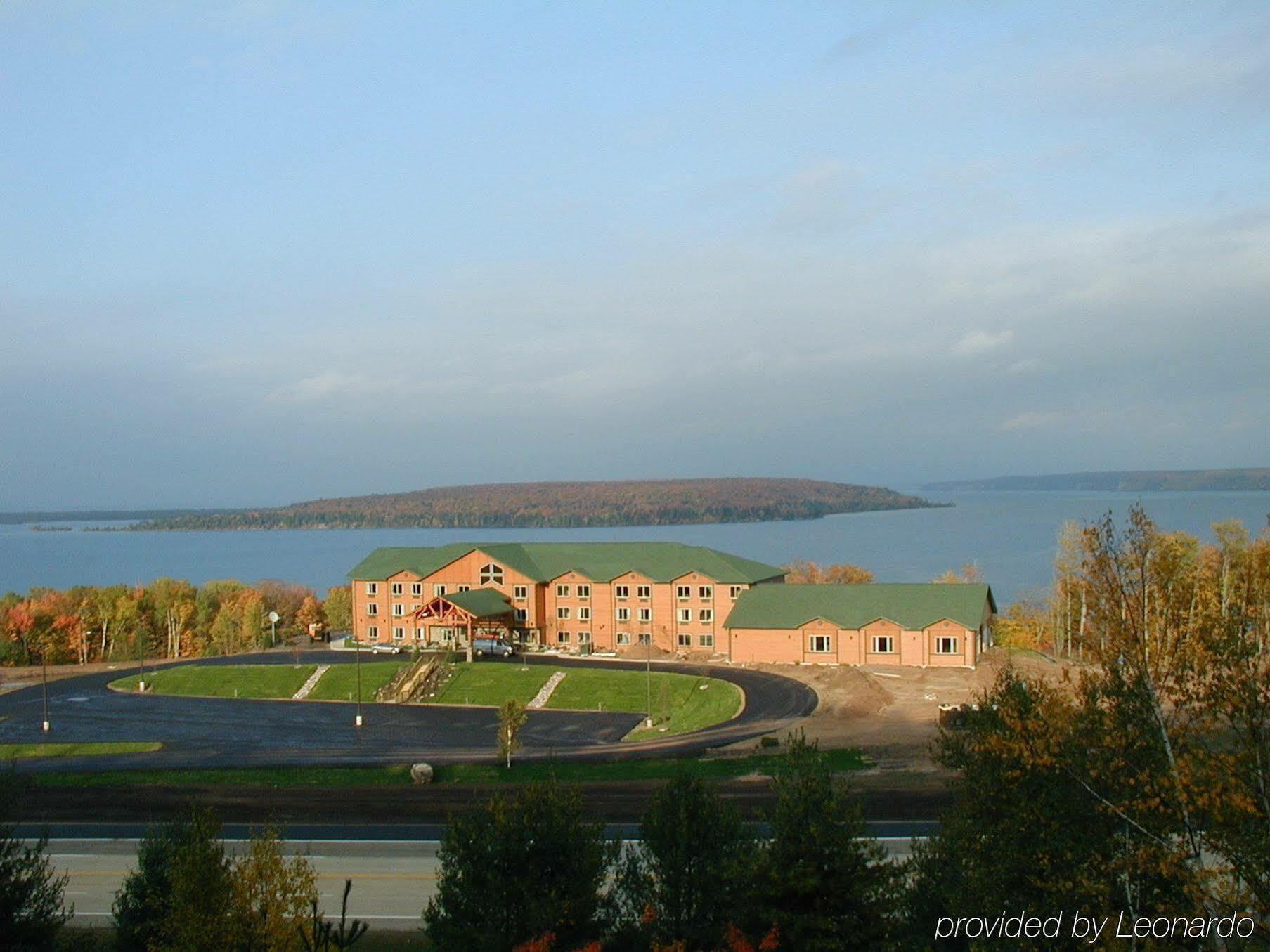 Holiday Inn Express Munising-Lakeview, An Ihg Hotel Ngoại thất bức ảnh