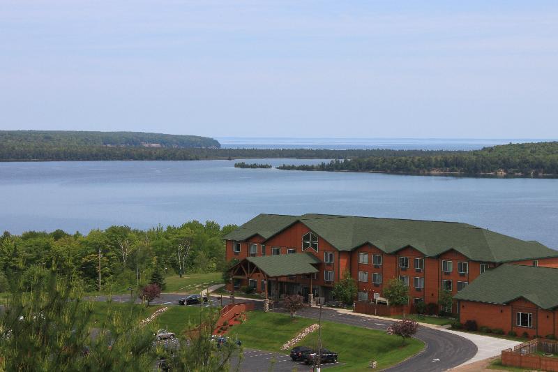 Holiday Inn Express Munising-Lakeview, An Ihg Hotel Ngoại thất bức ảnh